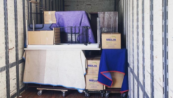 How Commercial Moving Services Help With a Smooth Transition