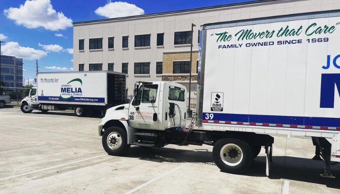 How Commercial Moving Services Help With a Smooth Transition