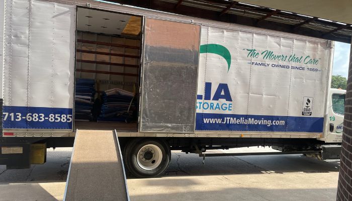 The Benefits of Hiring a Moving Company With Storage Options
